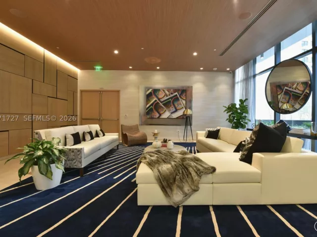 2-bedroom condo for rent in Miami - 45 SW 9th St 3703 - MondialRealty