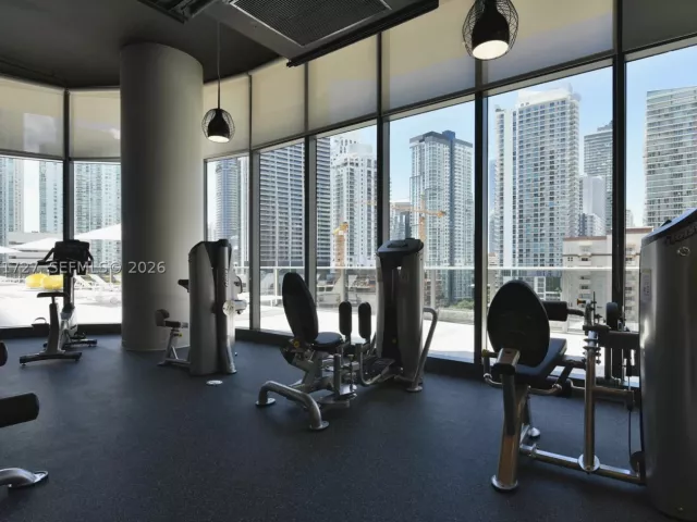 2-bedroom condo for rent in Miami - 45 SW 9th St 3703 - MondialRealty