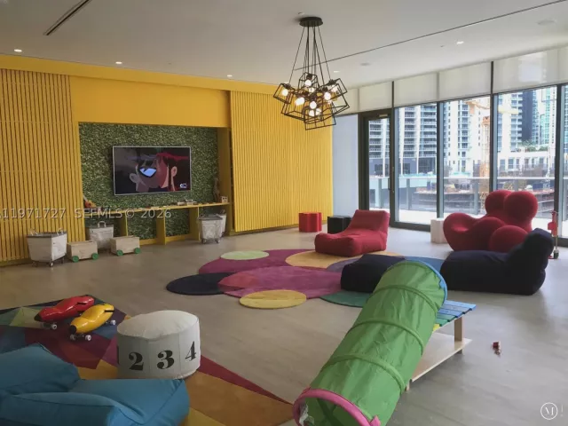 2-bedroom condo for rent in Miami - 45 SW 9th St 3703 - MondialRealty