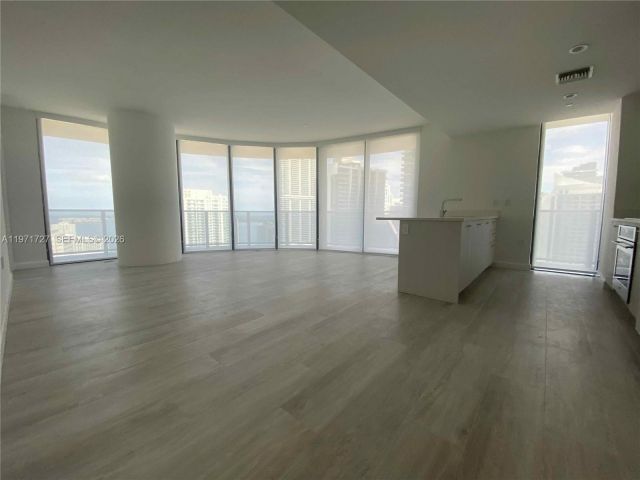 Apartment for rent  Unit #3703 - photo 7508279