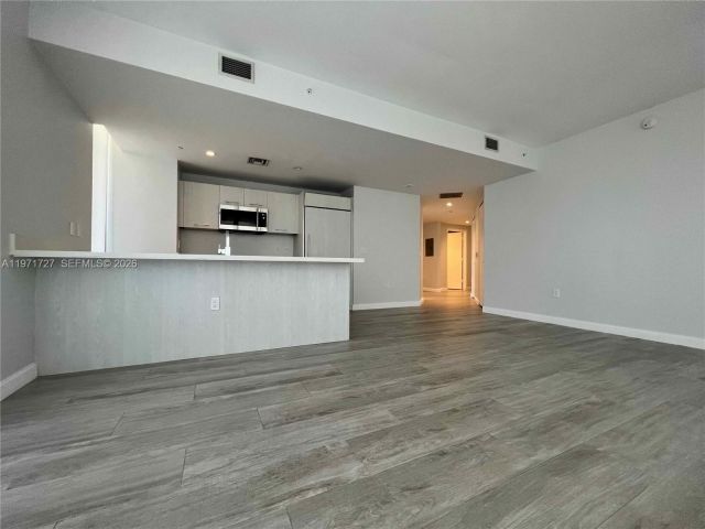 Apartment for rent  Unit #3703 - photo 7508281