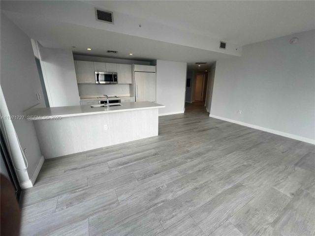 Apartment for rent  Unit #3703 - photo 7508282