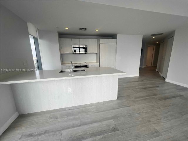 Apartment for rent  Unit #3703 - photo 7508283