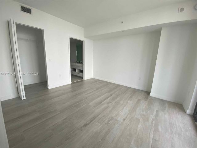 Apartment for rent  Unit #3703 - photo 7508288