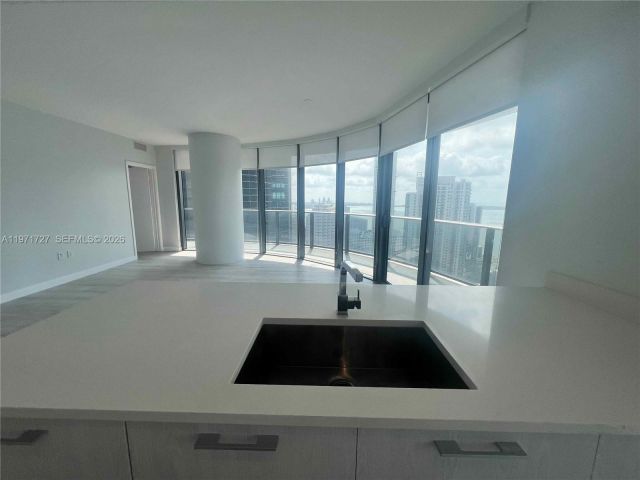 Apartment for rent  Unit #3703 - photo 7508289