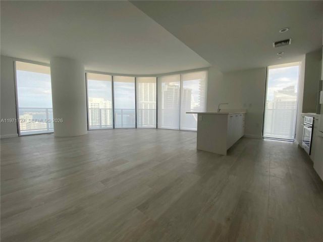 Apartment for rent  Unit #3703 - photo 7508291