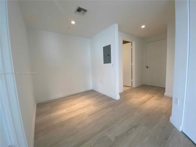 Apartment for rent  Unit #3703 - photo 7508294