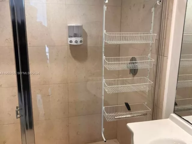 2-bedroom condo for rent in Miami - 475 Brickell Ave 3613 - MondialRealty