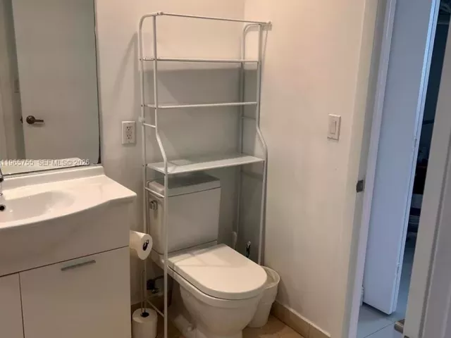 2-bedroom condo for rent in Miami - 475 Brickell Ave 3613 - MondialRealty