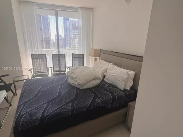 2-bedroom condo for rent in Miami - 475 Brickell Ave 3613 - MondialRealty