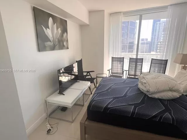 2-bedroom condo for rent in Miami - 475 Brickell Ave 3613 - MondialRealty