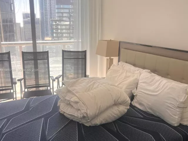2-bedroom condo for rent in Miami - 475 Brickell Ave 3613 - MondialRealty