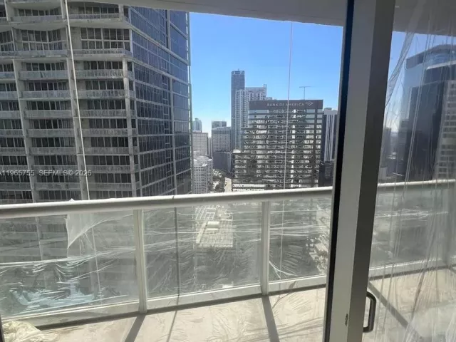 2-bedroom condo for rent in Miami - 475 Brickell Ave 3613 - MondialRealty