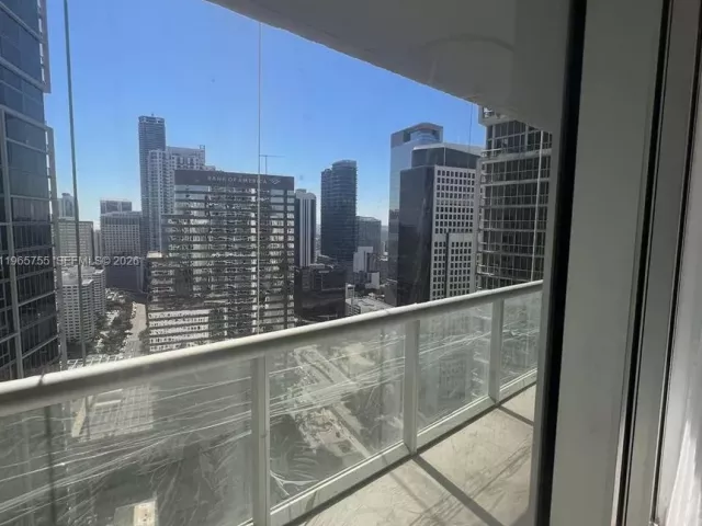 2-bedroom condo for rent in Miami - 475 Brickell Ave 3613 - MondialRealty