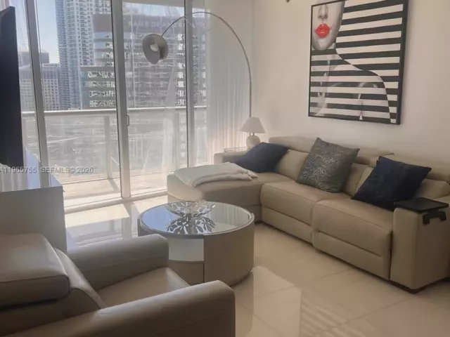 2-bedroom condo for rent in Miami - 475 Brickell Ave 3613 - MondialRealty