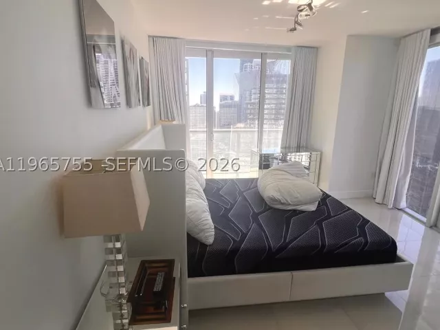 2-bedroom condo for rent in Miami - 475 Brickell Ave 3613 - MondialRealty