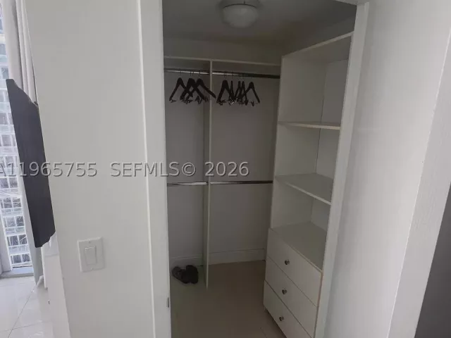 2-bedroom condo for rent in Miami - 475 Brickell Ave 3613 - MondialRealty