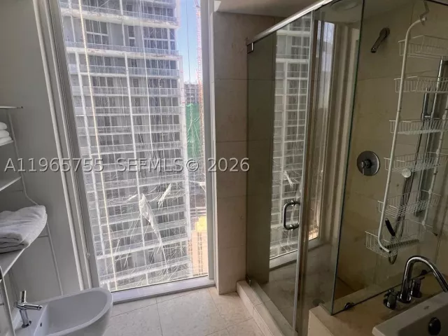 2-bedroom condo for rent in Miami - 475 Brickell Ave 3613 - MondialRealty