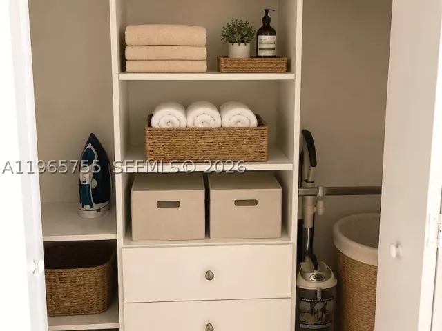 2-bedroom condo for rent in Miami - 475 Brickell Ave 3613 - MondialRealty