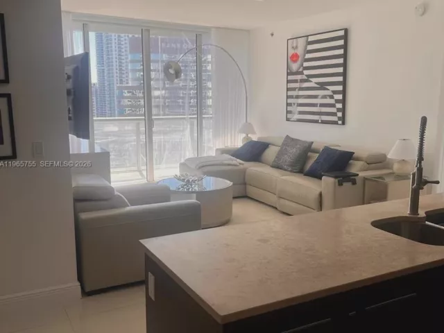 2-bedroom condo for rent in Miami - 475 Brickell Ave 3613 - MondialRealty