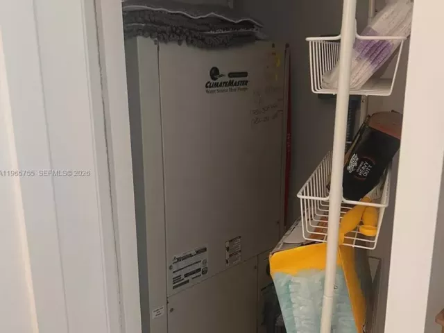 2-bedroom condo for rent in Miami - 475 Brickell Ave 3613 - MondialRealty