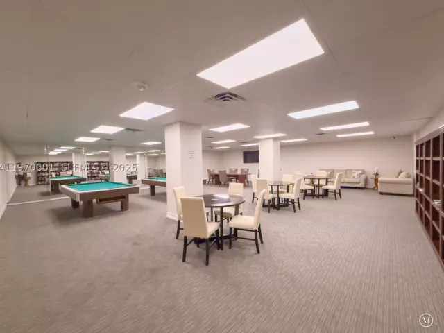 2-bedroom condo for sale in Miami Beach - 5005 Collins Ave 825 - MondialRealty