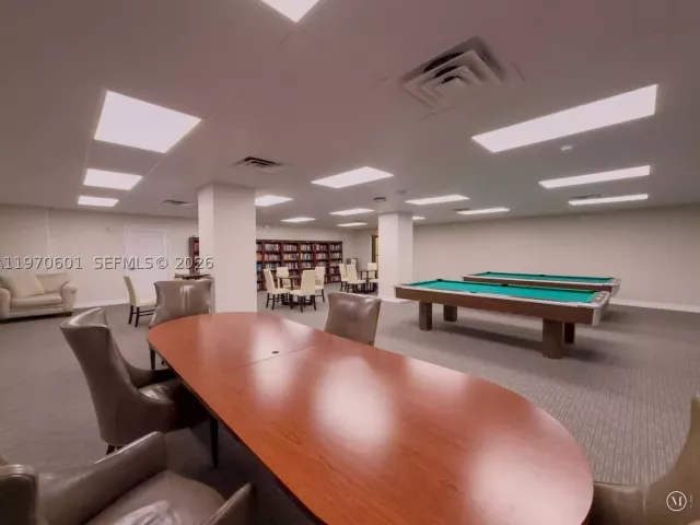 2-bedroom condo for sale in Miami Beach - 5005 Collins Ave 825 - MondialRealty