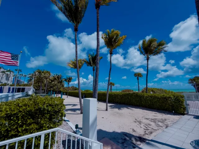 2-bedroom condo for sale in Miami Beach - 5005 Collins Ave 825 - MondialRealty