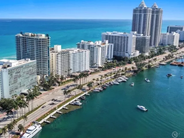 2-bedroom condo for sale in Miami Beach - 5005 Collins Ave 825 - MondialRealty