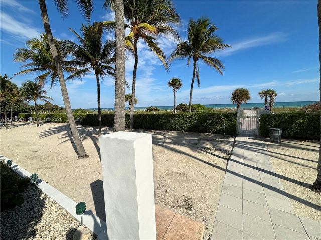 2-bedroom condo for sale in Miami Beach - 5005 Collins Ave 825 - MondialRealty