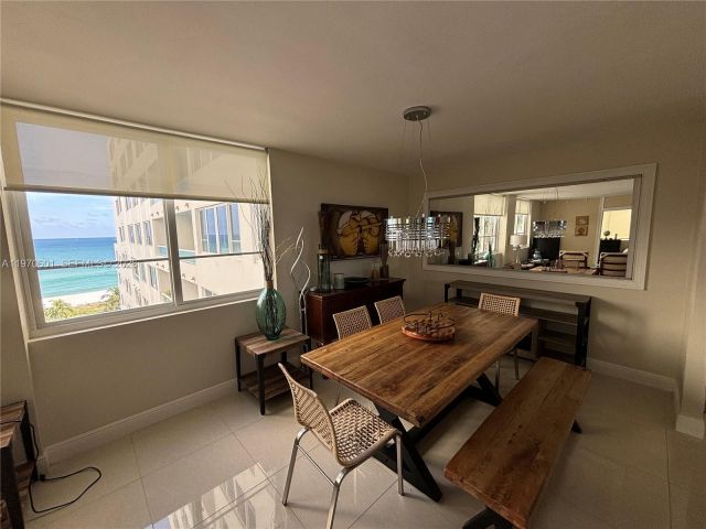 2-bedroom condo for sale in Miami Beach - 5005 Collins Ave 825 - MondialRealty