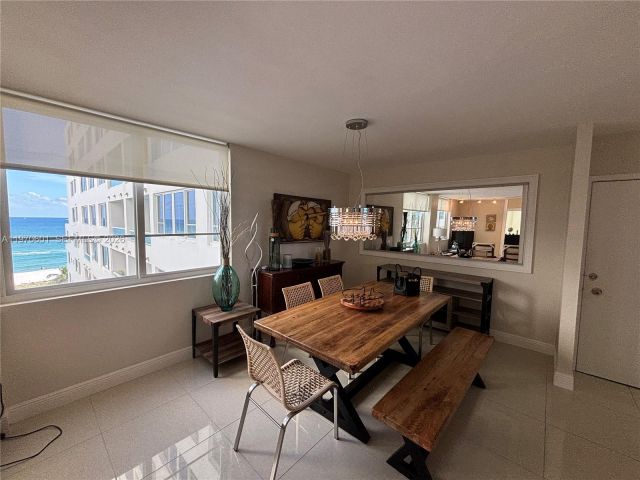 2-bedroom condo for sale in Miami Beach - 5005 Collins Ave 825 - MondialRealty