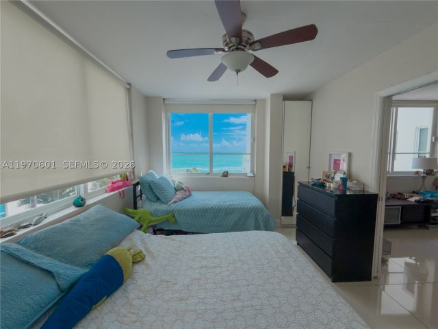 2-bedroom condo for sale in Miami Beach - 5005 Collins Ave 825 - MondialRealty