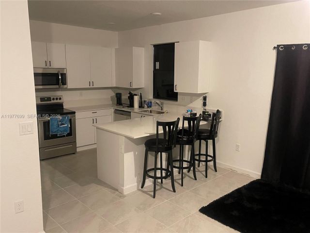 3-bedroom home for rent in Miami Gardens - 20344 NW 6th Pl - MondialRealty