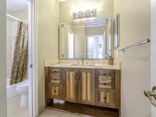 3-bedroom home for sale in West Palm Beach - 6770 Aliso Avenue - MondialRealty