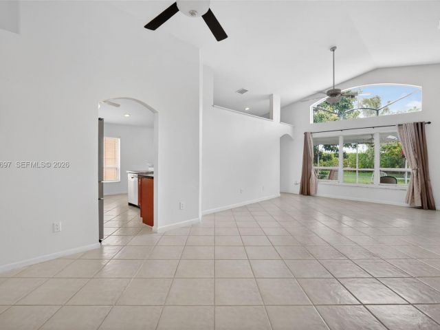 Home for rent at 10624 Plainview Cir - photo 7453428