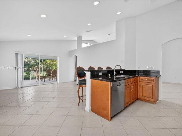 Home for rent at 10624 Plainview Cir - photo 7453429