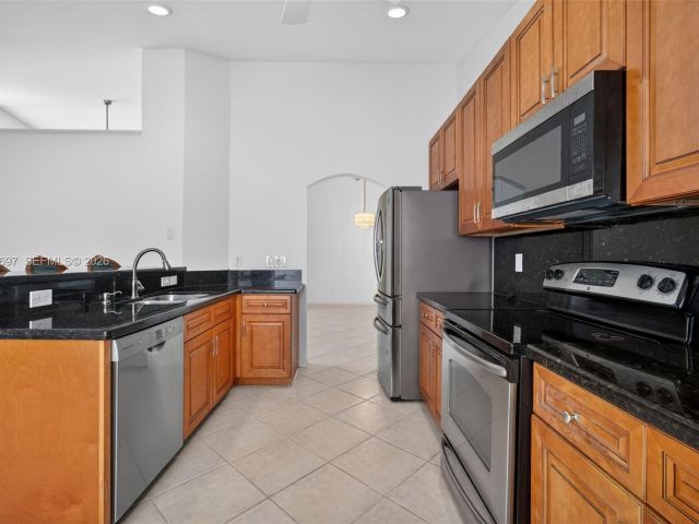 Home for rent at 10624 Plainview Cir - photo 7453430