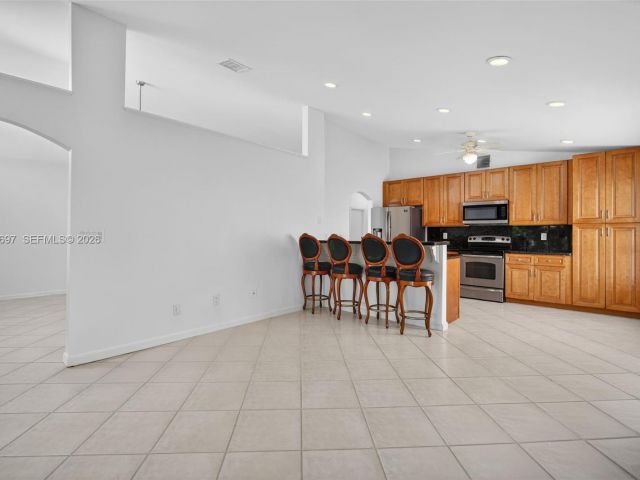 Home for rent at 10624 Plainview Cir - photo 7453431