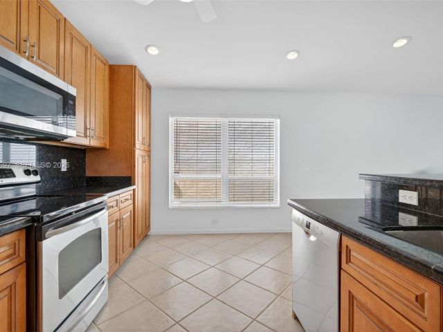 Home for rent at 10624 Plainview Cir - photo 7453437