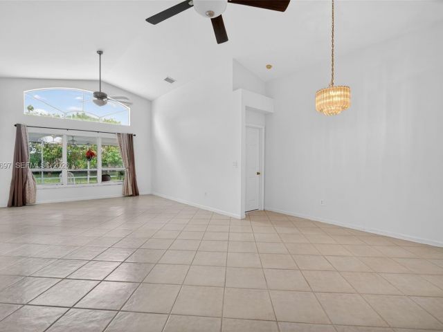 Home for rent at 10624 Plainview Cir - photo 7453438