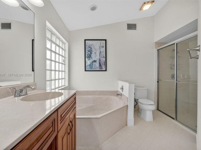 Home for rent at 10624 Plainview Cir - photo 7453445