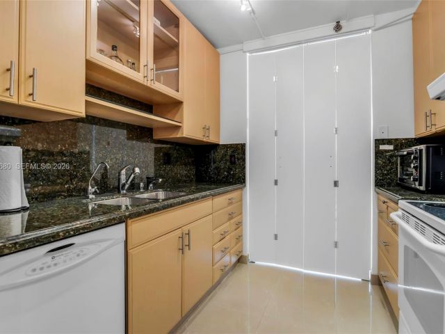 Apartment for sale  Unit #22G - photo 7527054