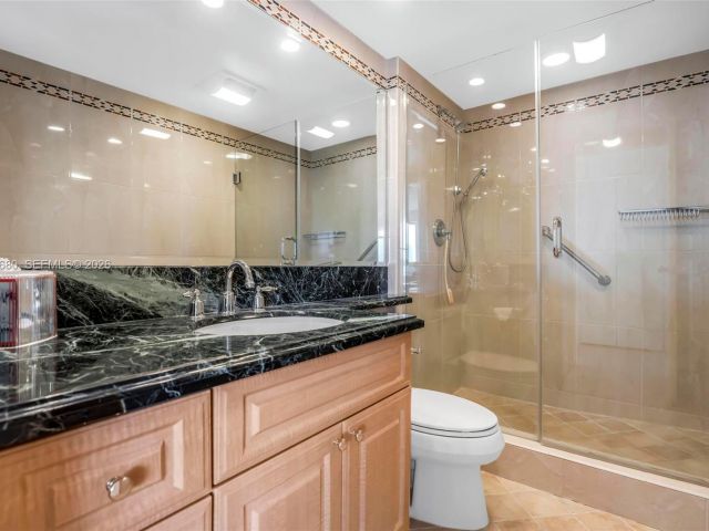 Apartment for sale  Unit #22G - photo 7527066