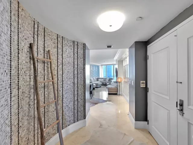 3-bedroom condo for rent in Hollywood - 3101 S Ocean Dr 2807 - MondialRealty