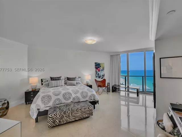 3-bedroom condo for rent in Hollywood - 3101 S Ocean Dr 2807 - MondialRealty