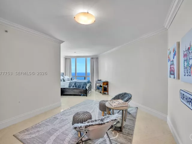 3-bedroom condo for rent in Hollywood - 3101 S Ocean Dr 2807 - MondialRealty
