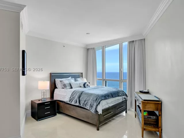 3-bedroom condo for rent in Hollywood - 3101 S Ocean Dr 2807 - MondialRealty