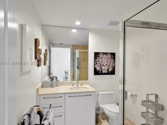 3-bedroom condo for rent in Hollywood - 3101 S Ocean Dr 2807 - MondialRealty