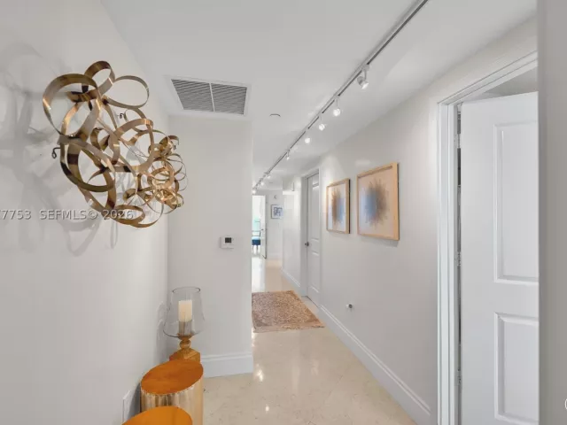 3-bedroom condo for rent in Hollywood - 3101 S Ocean Dr 2807 - MondialRealty